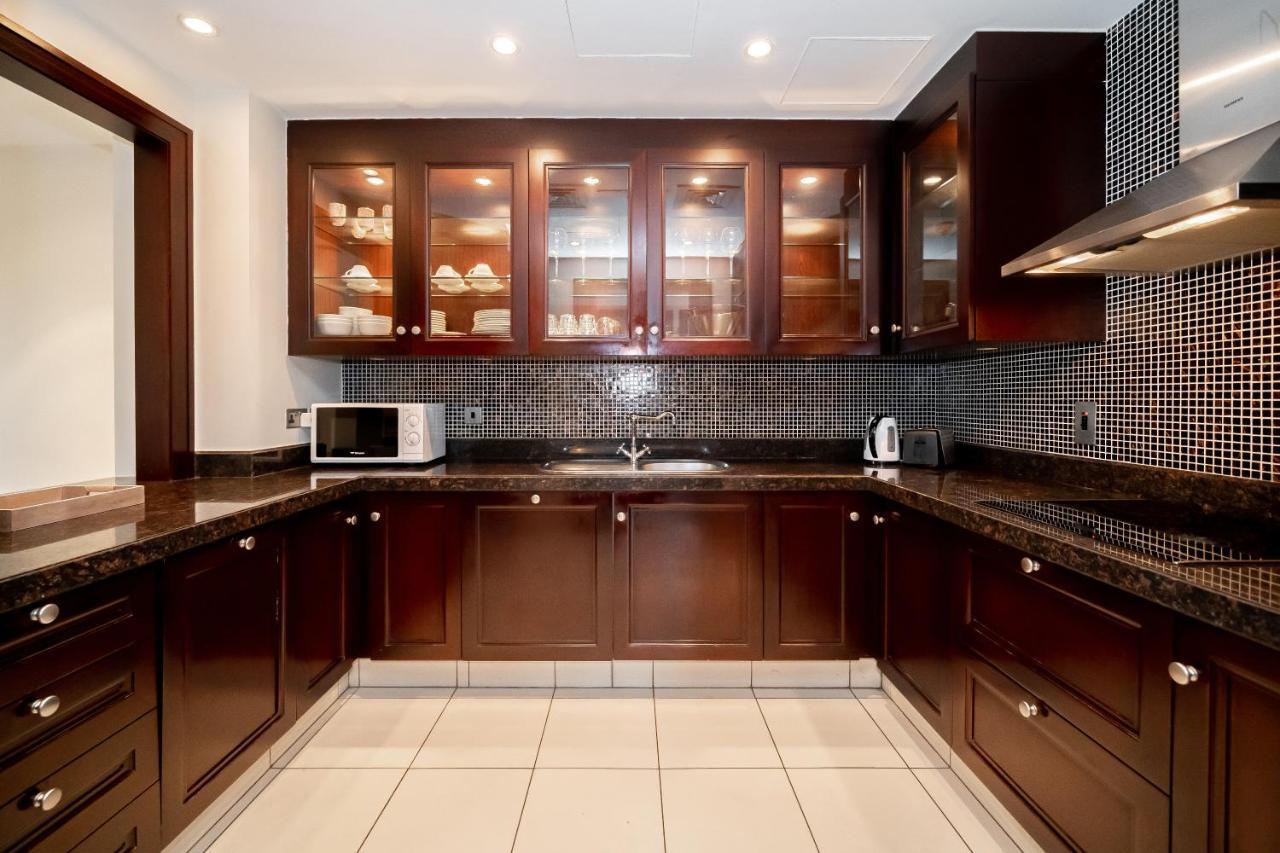 Higuests - Spacious Apt With Private Balcony In Old Town Dubai Buitenkant foto